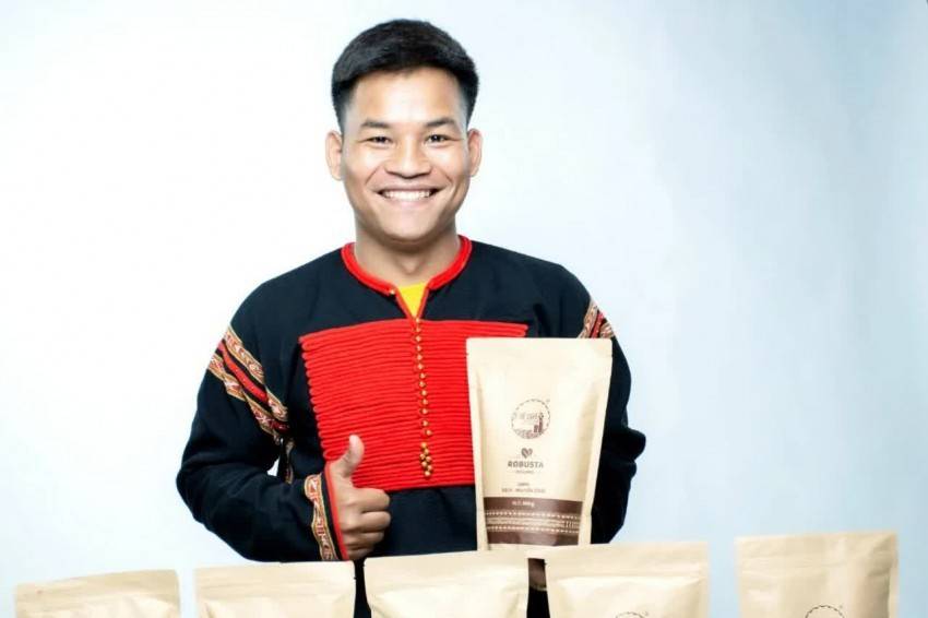 Chàng trai Ê Đê với giấc mơ đưa cà phê buôn làng ra thế giới