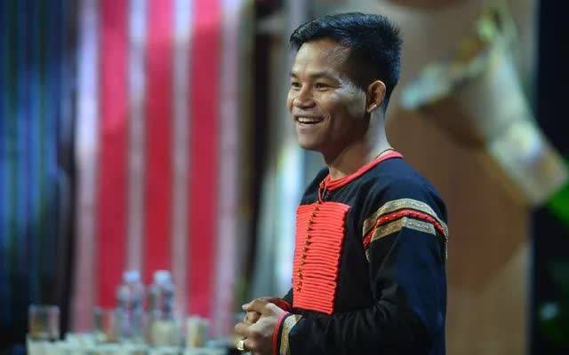 Chàng trai Ê Đê với giấc mơ đưa cà phê buôn làng ra thế giới