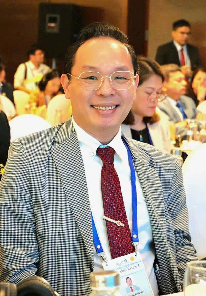  ông Abraham Nguyễn Quang Huy - Chuyên gia kinh tế, Chủ tịch Quỹ đầu tư Khởi nghiệp Quốc gia (VNSIF) và Quỹ Phát triển đất nước (VNFDI), Phó Chủ tịch Hiệp hội Khởi nghiệp Quốc gia