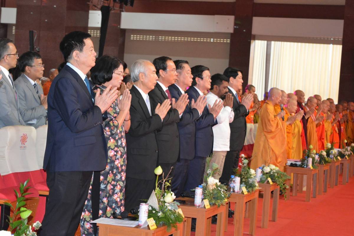 Niệm Phật cầu gia hộ, bình an, nhân loại trên thế giới được an lành, hạnh phúc Niệm Phật cầu gia hộ, bình an, nhân loại trên thế giới được an lành, hạnh phúc