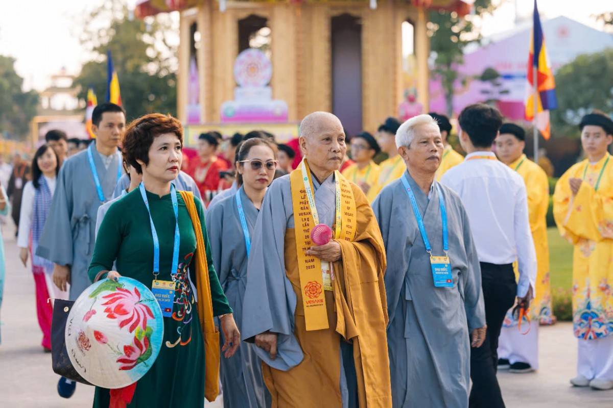 Đại lễ Vesak Liên Hợp Quốc 2025: Đoàn kết và bao dung vì nhân phẩm con người - Tuệ giác Phật giáo vì hòa bình thế giới và phát triển bền vững Đại lễ Vesak Liên Hợp Quốc 2025: Đoàn kết và bao dung vì nhân phẩm con người - Tuệ giác Phật giáo vì hòa bình thế giới và phát triển bền vững