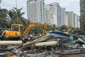 Đà Nẵng: Cưỡng chế tháo dỡ 7 ki-ốt ven biển Sơn Trà, chuẩn bị đấu giá mặt bằng