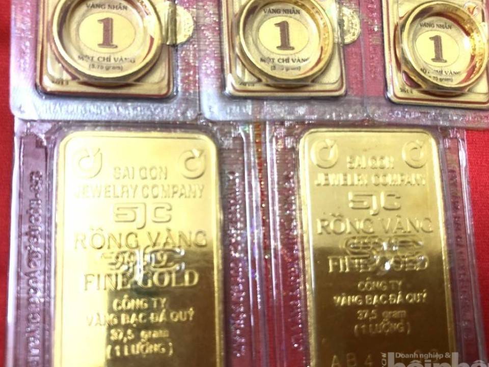 Giá vàng trong nước cao “chót vót”, thế giới có khả năng lên 3.600 USD/ounce