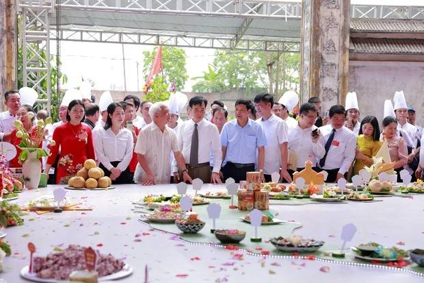 100 mâm lễ trang trọng dâng lên Hoàng tử Lang Liêu - Tổ nghề Đầu bếp Việt Nam