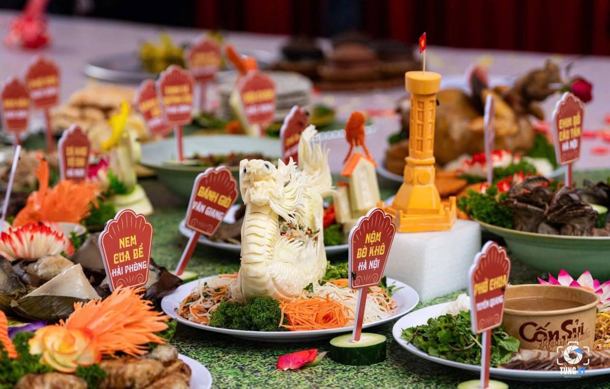 100 mâm lễ trang trọng dâng lên Hoàng tử Lang Liêu - Tổ nghề Đầu bếp Việt Nam