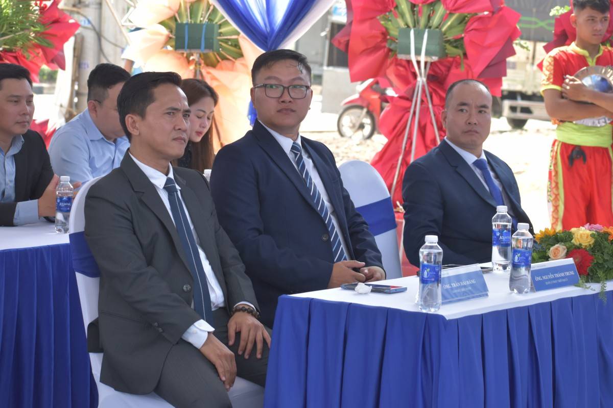 VinFast Việt Huỳnh Gia chính thức khai trương Showroom 3S tại Thuận An, Bình Dương VinFast Việt Huỳnh Gia chính thức khai trương Showroom 3S tại Thuận An, Bình Dương