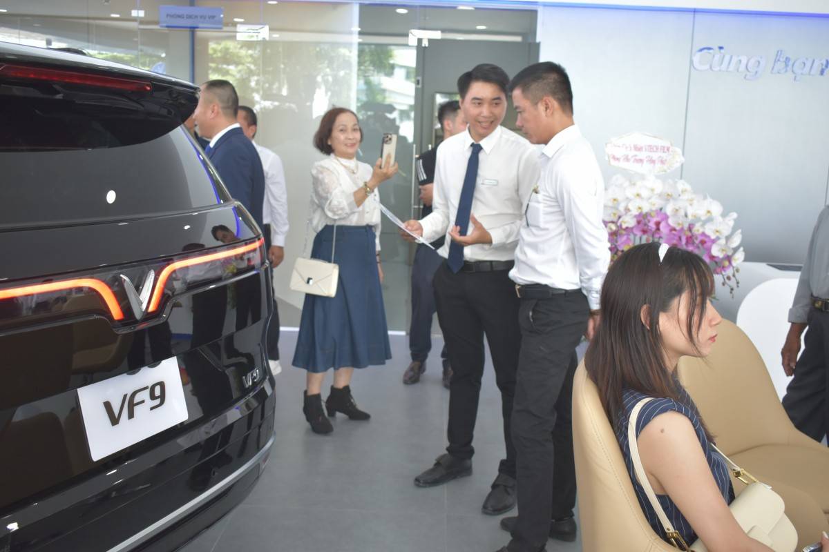 VinFast Việt Huỳnh Gia chính thức khai trương Showroom 3S tại Thuận An, Bình Dương VinFast Việt Huỳnh Gia chính thức khai trương Showroom 3S tại Thuận An, Bình Dương