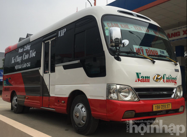 Nhà xe Nam Cường trở hành khách đi tỉnh tại bến Xe Mỹ Đình (ảnh: Trà Giang)