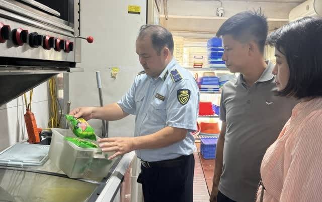 “Lòng se điếu” dài 40m: Khi quảng cáo thực phẩm 