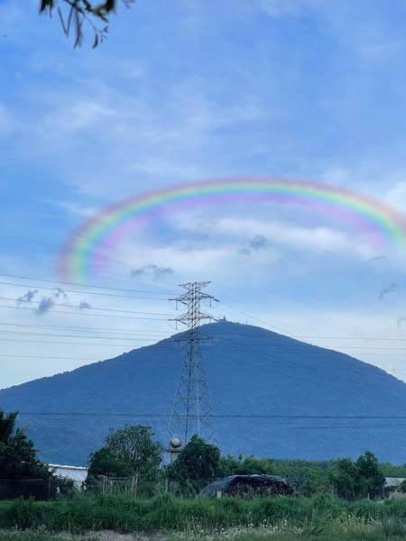 Ảnh núi Bà Đen do người dân chụp được chiều 8/5