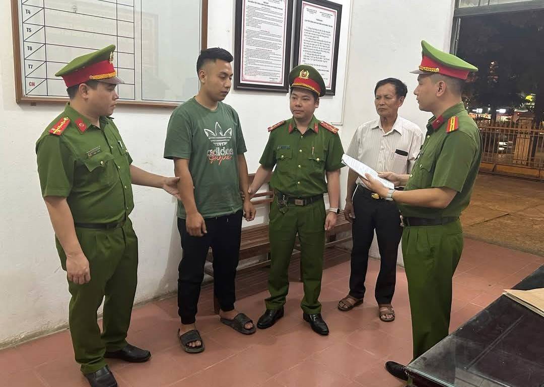 Phú Thọ: Bắt khẩn cấp hai đối tượng khai thác khoáng sản trái phép ở Thanh Sơn