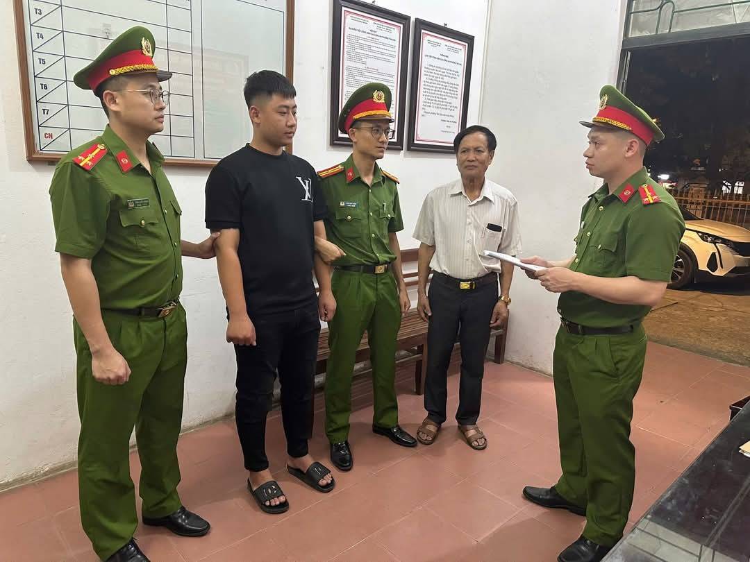 Phú Thọ: Bắt khẩn cấp hai đối tượng khai thác khoáng sản trái phép ở Thanh Sơn Phú Thọ: Bắt khẩn cấp hai đối tượng khai thác khoáng sản trái phép ở Thanh Sơn