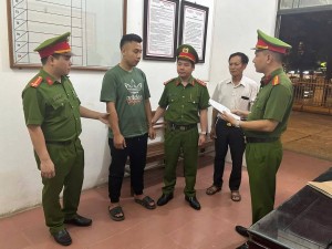 Phú Thọ: Bắt khẩn cấp hai đối tượng khai thác khoáng sản trái phép ở Thanh Sơn