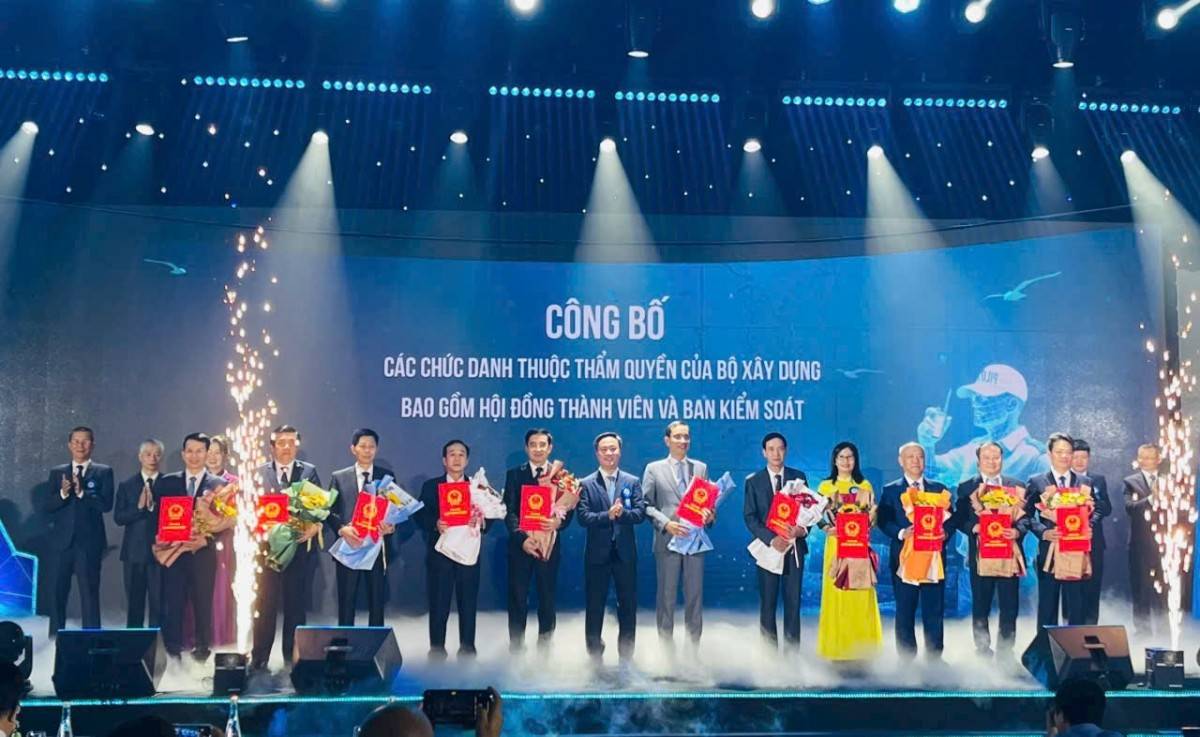 Đồng chí Nguyễn Việt Hùng, Thứ trưởng Bộ Xây dựng trao quyết định thành lập Tổng công ty Bảo đảm an toàn hàng hải Việt Nam. Đồng chí Nguyễn Việt Hùng, Thứ trưởng Bộ Xây dựng trao quyết định thành lập Tổng công ty Bảo đảm an toàn hàng hải Việt Nam.