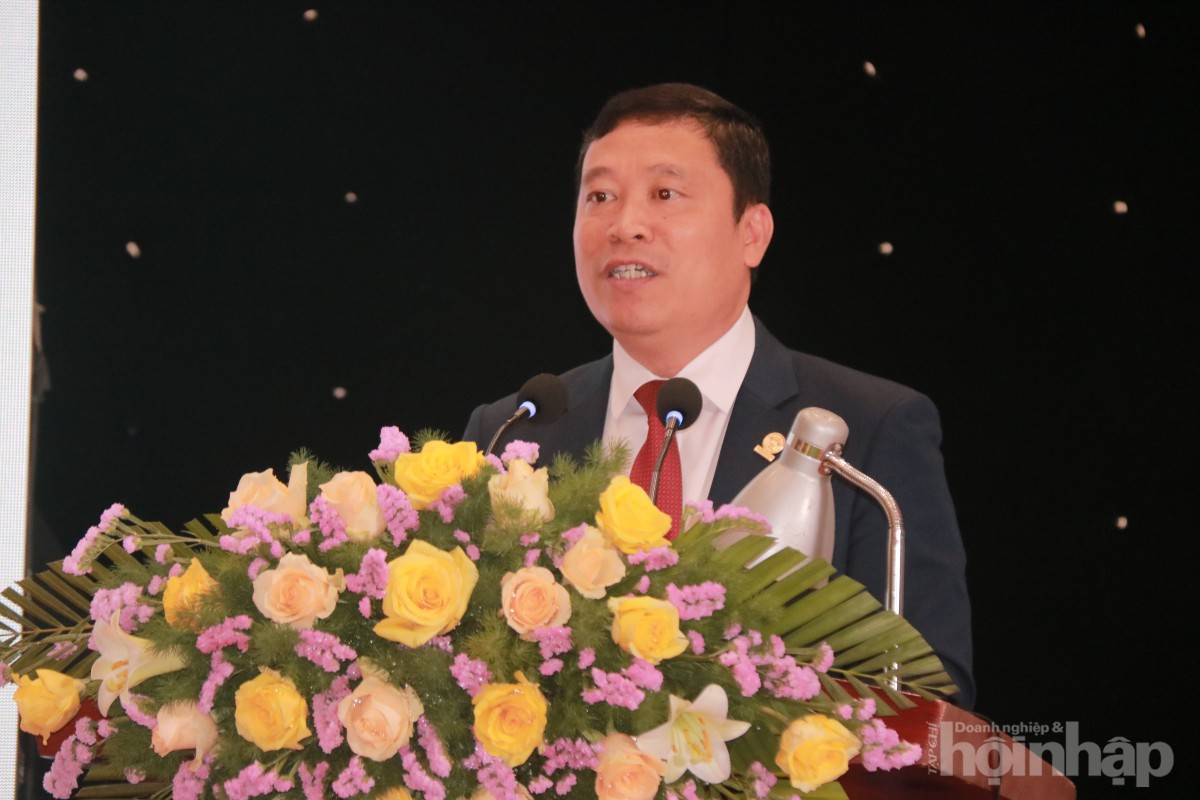 Ông Thân Đức Việt:“May 10 không chỉ là thương hiệu, đó là bản sắc Việt Nam” Ông Thân Đức Việt:“May 10 không chỉ là thương hiệu, đó là bản sắc Việt Nam”