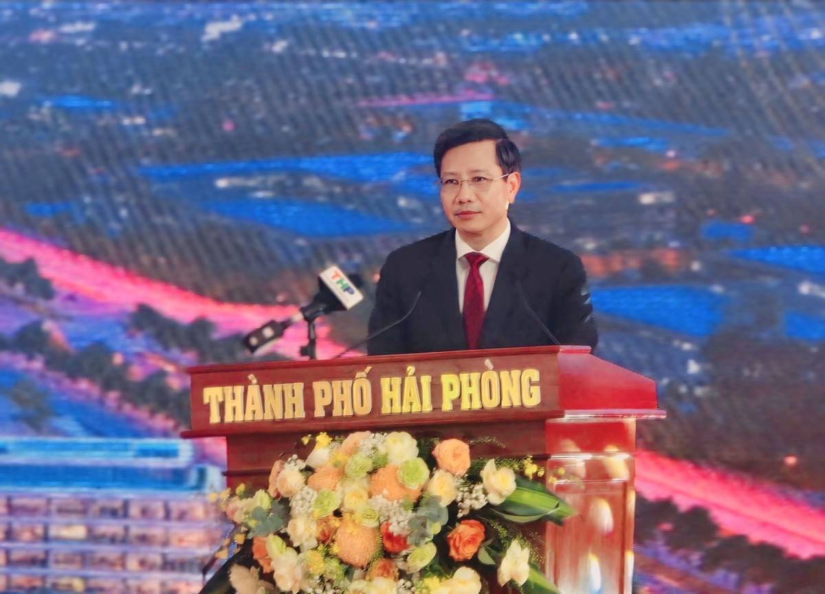 Ông Lê Anh Quân, Phó chủ tịch Thường trực UBND TP. Hải Phòng phát biểu tại lễ gắn biển 2 công trình trọng điểm của TP. Hải Phòng