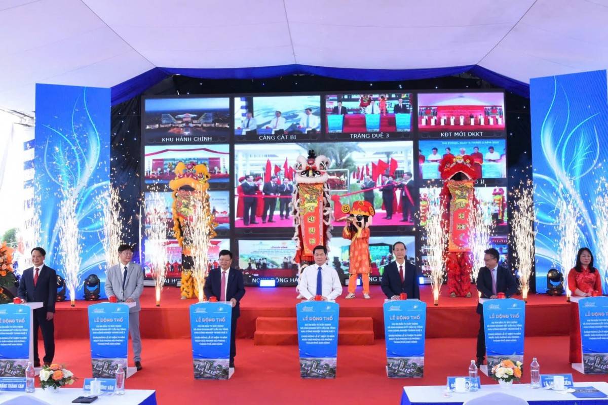 Phó Bí thư Thường trực Đỗ Mạnh Hiến cùng lãnh đạo Công ty Cổ phần KCN Sài Gòn - Hải Phòng thực hiện nghi thức động thổ Dự án đầu tư xây dựng và kinh doanh kết cấu hạ tầng KCN Tràng Duệ 3, huyện An Lão