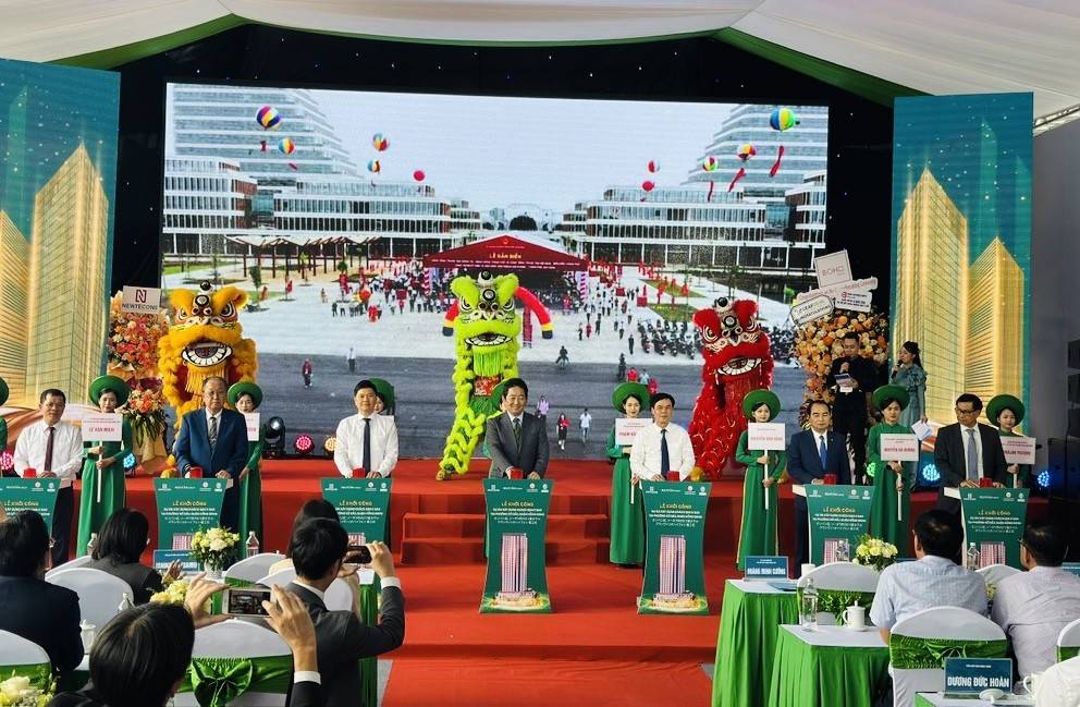 Hoa phượng nở trên đại công trường – Hải Phòng chuyển mình kỳ diệu