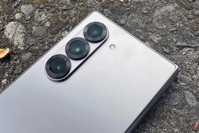 Hệ thống camera vẫn giữ nguyên với camera chính 50MP