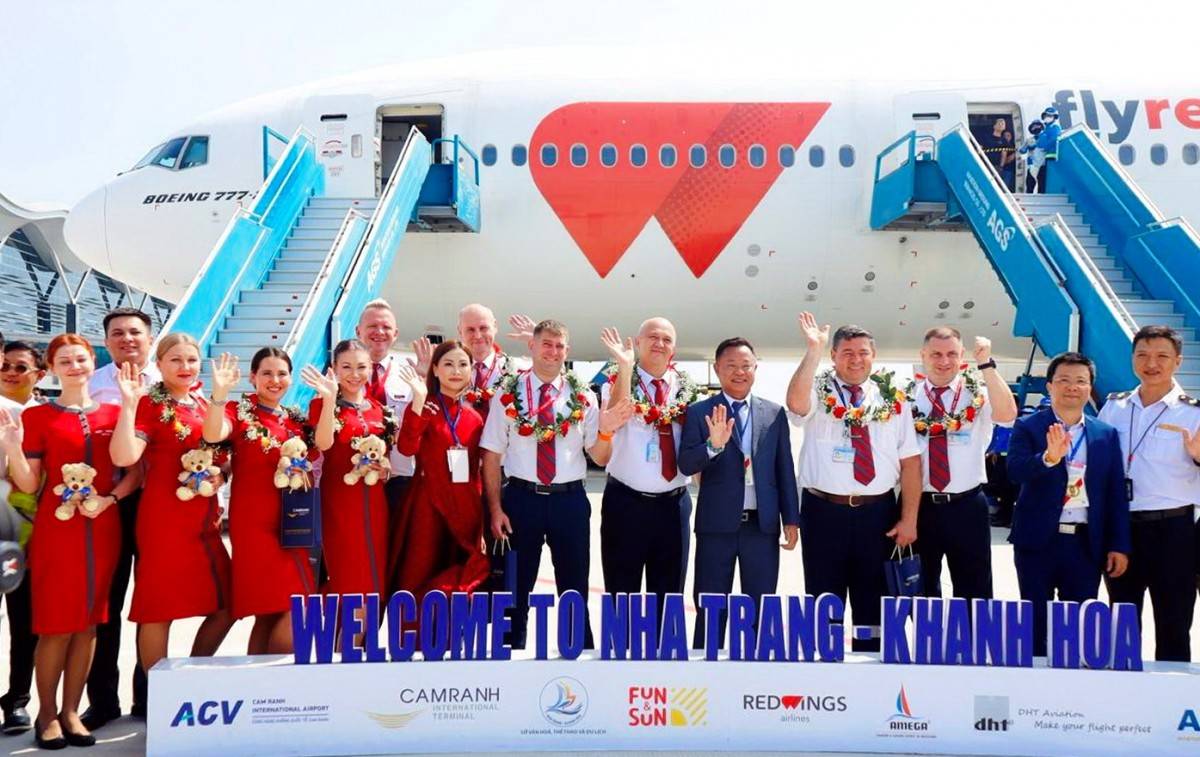 Chuyến bay đầu tiên của Red Wings từ Kazan (Nga) hạ cánh tại Cam Ranh