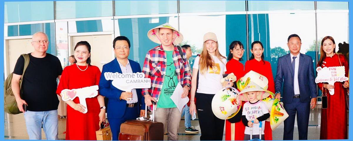 Chuyến bay đầu tiên của Red Wings từ Kazan (Nga) hạ cánh tại Cam Ranh