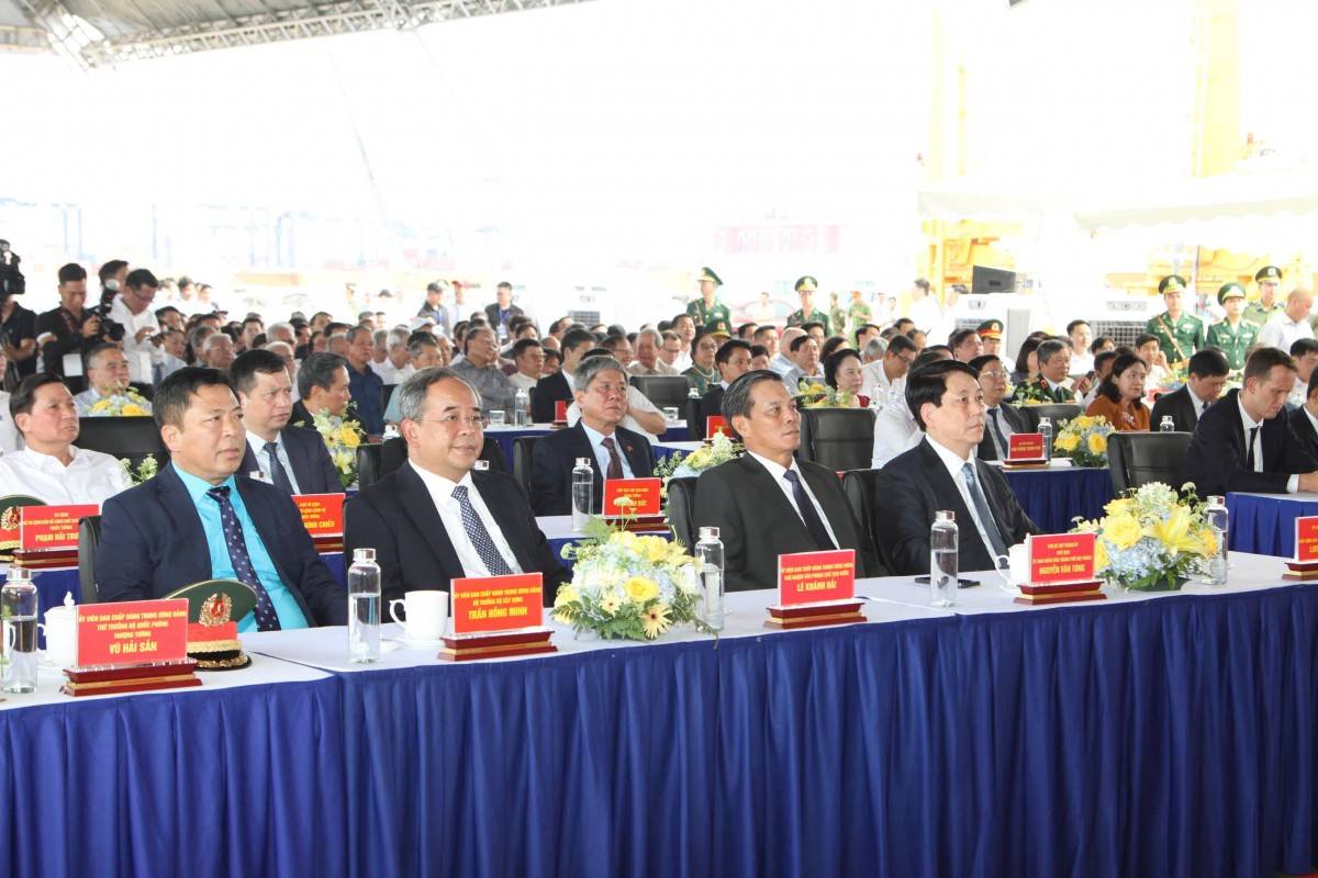 Chủ tịch nước Lương Cường và các đại biểu dự lễ khánh thành.