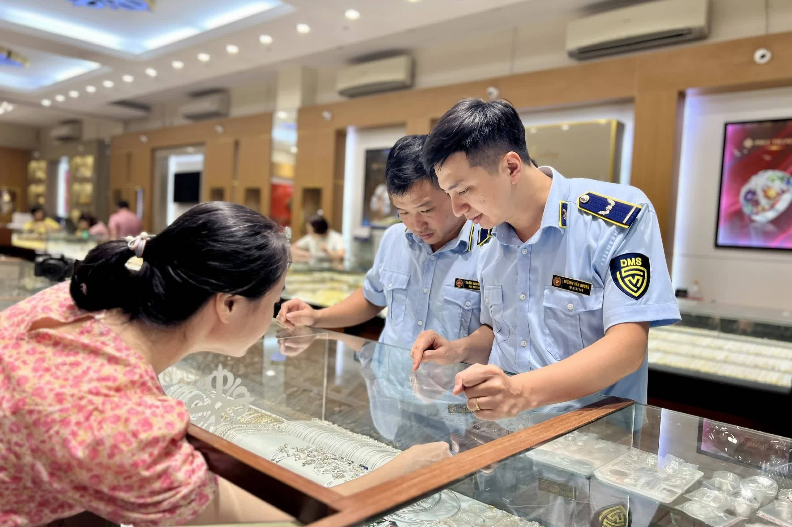 Thủ tướng Chính phủ: NHNN phải ra kết luận thanh tra doanh nghiệp kinh doanh vàng trong tháng 5