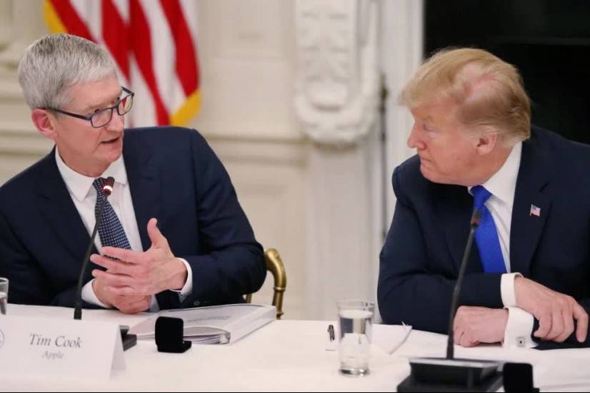Ông Donald Trump trao đổi gì với ông Tim Cook sau khi Mỹ - Trung hoãn áp thuế ?