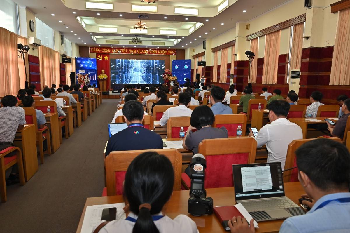 Trung tâm Giám sát điều hành thông minh tỉnh (IOC) Khánh Hòa đi vào hoạt động