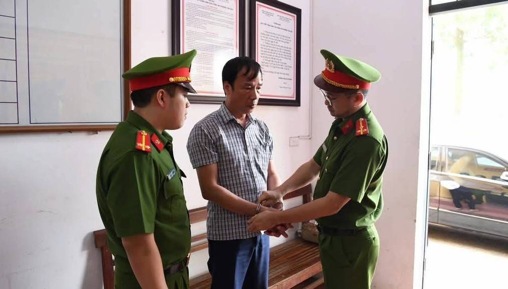 Phú Thọ: Bắt khẩn cấp Chủ tịch xã Thạch Khoán