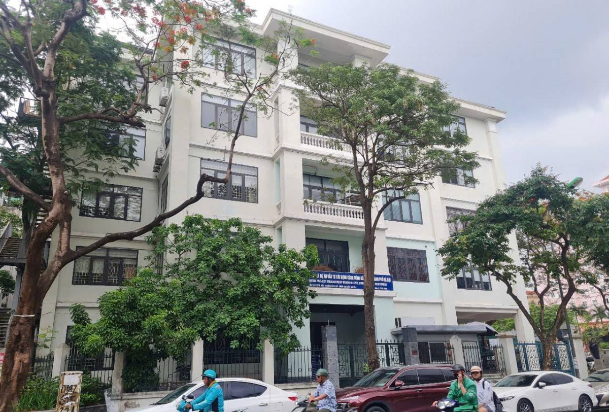 Bài XI: Trụ sở khang trang giữa "đất vàng" Hà Nội bỏ hoang lãng phí