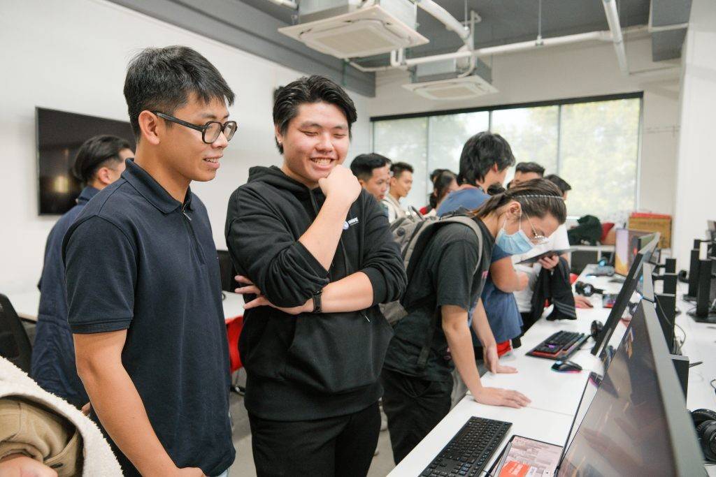 Sinh viên Khoa Khoa học Máy tính & Công nghệ tại BUV luôn được tạo điều kiện để kết nối sâu sắc với doanh nghiệp. Ảnh: BUV.