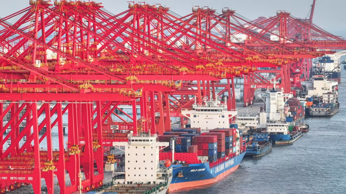 Xuất khẩu Trung Quốc sang Mỹ tăng tốc, doanh nghiệp “bàng hoàng nhưng phấn khởi”