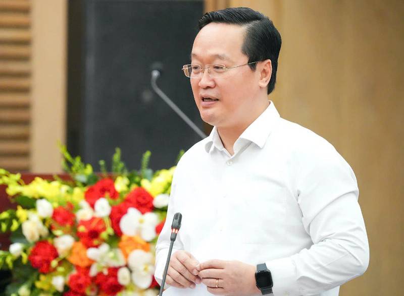 Ông nguyễn Đức Trung - Bí thư Tỉnh uỷ Nghệ An báo cáo với Tổng Bí thư và Đoàn công tác Trung ương tại buổi làm việc