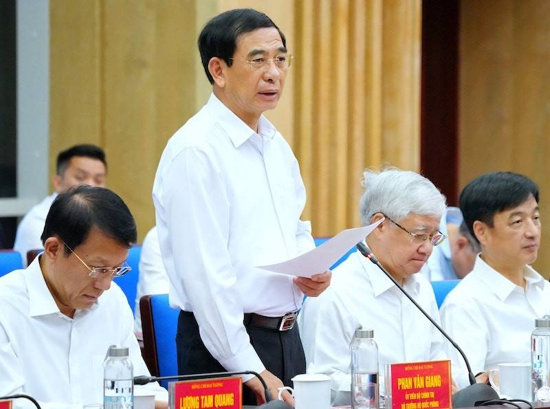 Đại tướng Phan Văn Giang - Ủy viên Bộ Chính trị, Bộ trưởng Bộ Quốc phòng phát biểu tại cuộc làm việc.