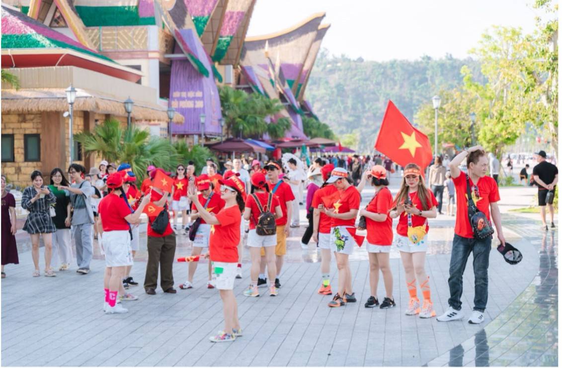 Dòng người đổ về Dragon Ocean Đồ Sơn dịp 30/4-1/5 vừa qua Dòng người đổ về Dragon Ocean Đồ Sơn dịp 30/4-1/5 vừa qua