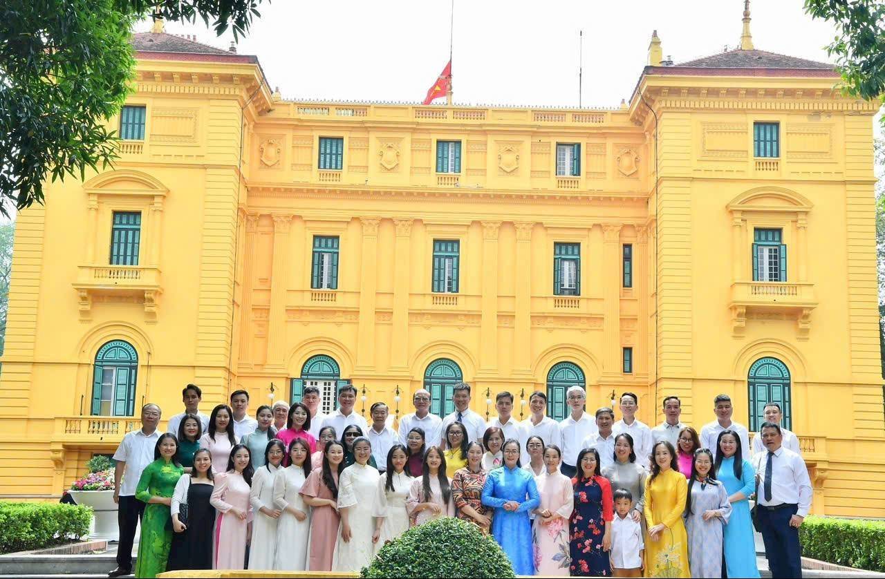 Đảng ủy khối doanh nghiệp quận Thanh Xuân tổ chức dâng hương, dâng hoa tại Lăng Chủ tịch Hồ Chí Minh