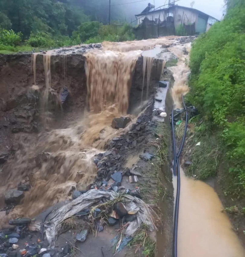 Sapa - Lào Cai: Mưa lớn gây sạt lở đất làm sập nhà dân, một người thiệt mạng