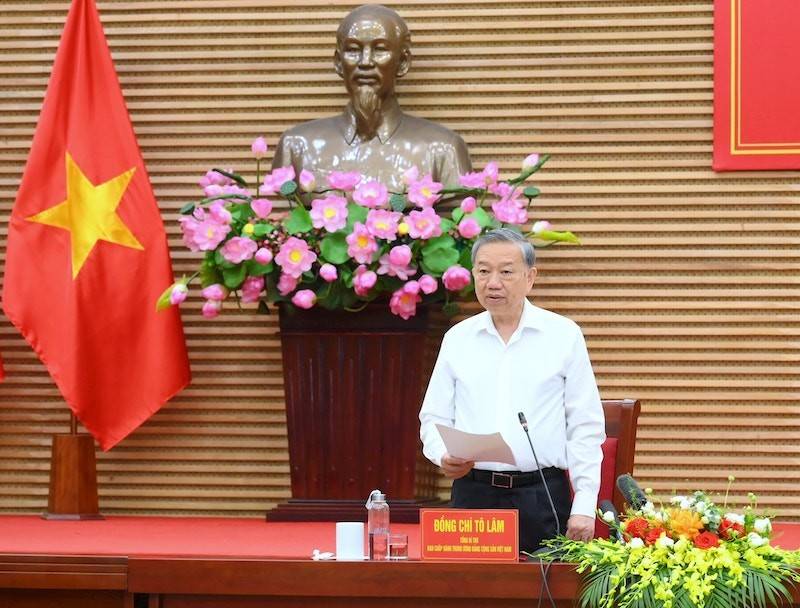 Phát biểu tại buổi làm việc với Ban Thường vụ Tỉnh uỷ Nghệ An, Tổng Bí thư Tô Lâm đã nêu 6 điểm then chốt có tính định hướng để Nghệ An trở thành mô hình phát triển hiện đại của miền Trung trong kỷ nguyên mới.