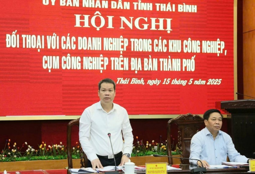 Nguyễn Mạnh Hùng, Phó Bí thư Tỉnh ủy, Chủ tịch UBND tỉnh phát biểu tại hội nghị.  Nguyễn Mạnh Hùng, Phó Bí thư Tỉnh ủy, Chủ tịch UBND tỉnh phát biểu tại hội nghị.