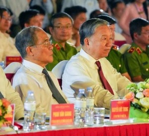 Tổng Bí thư Tô Lâm dự khai mạc Lễ hội Làng Sen và cắt băng khánh thành Tượng “Bác Hồ về thăm quê”