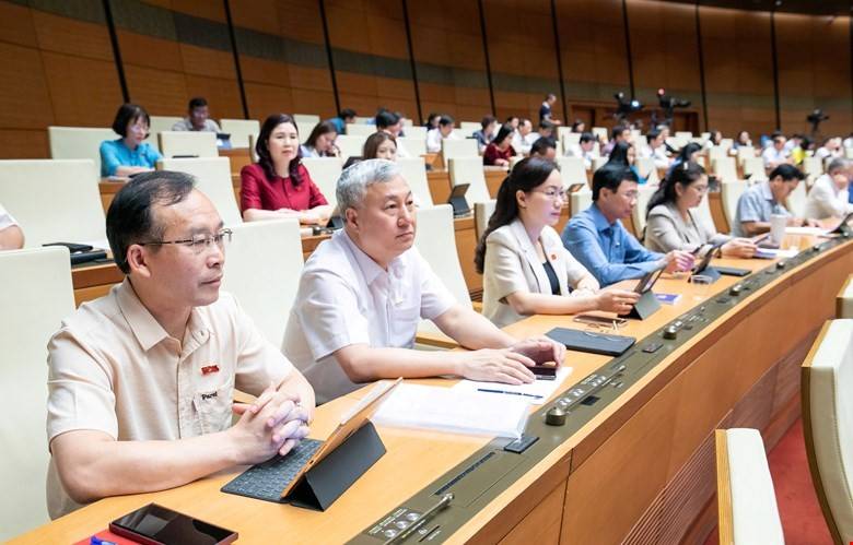 Chính phủ trình Quốc hội sửa đổi 7 luật kinh tế: Mở rộng chỉ định thầu, ưu đãi lớn cho đầu tư công nghệ và chuyển đổi số