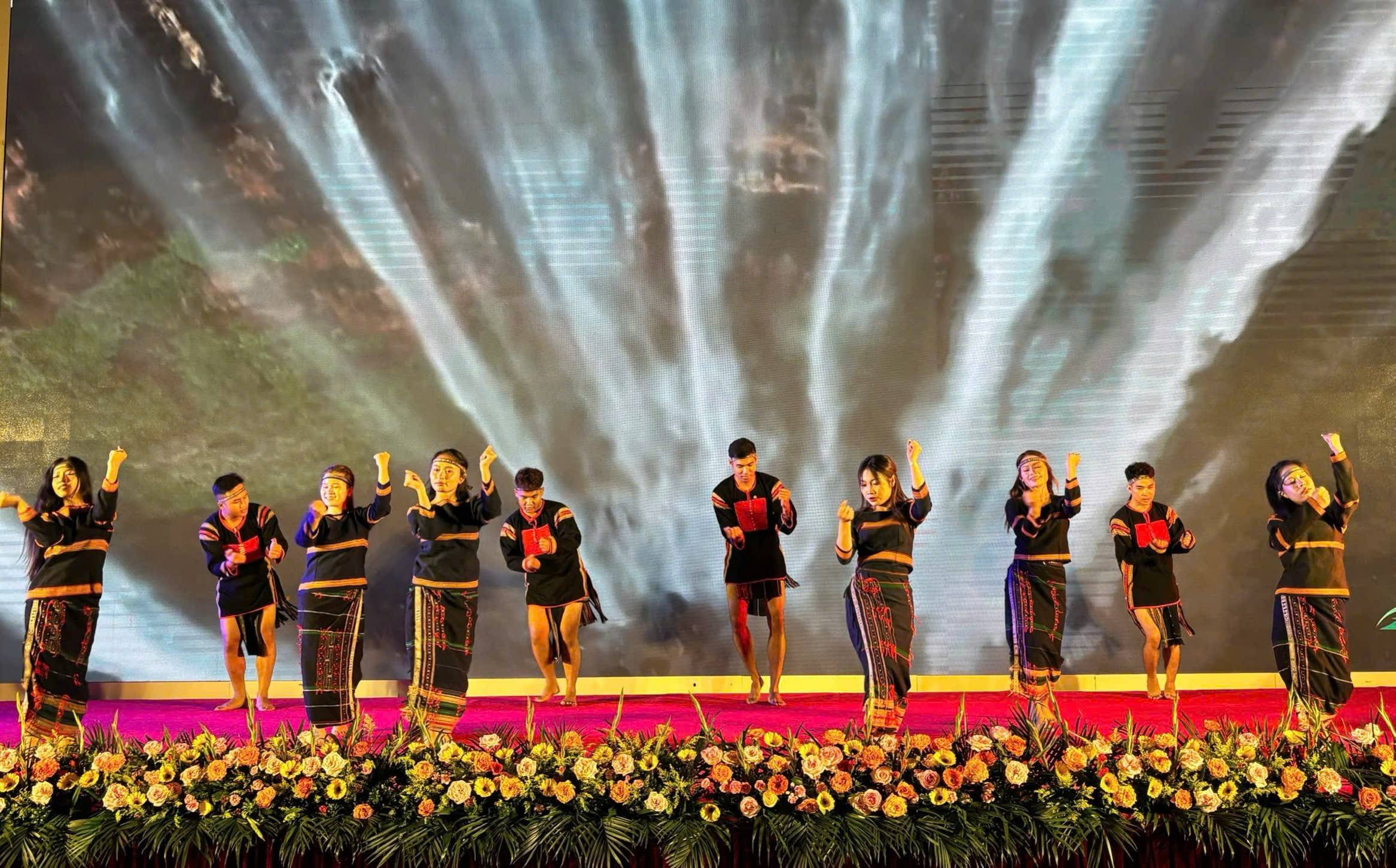 Kết nối văn hóa - du lịch - thương mại: Bước đi chiến lược mới của tỉnh Lâm Đồng Kết nối văn hóa - du lịch - thương mại: Bước đi chiến lược mới của tỉnh Lâm Đồng