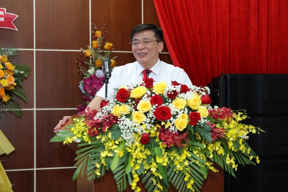 Chủ tịch HĐTV EVNSPC Lê Văn Trang phát biểu tại buổi gặp mặt