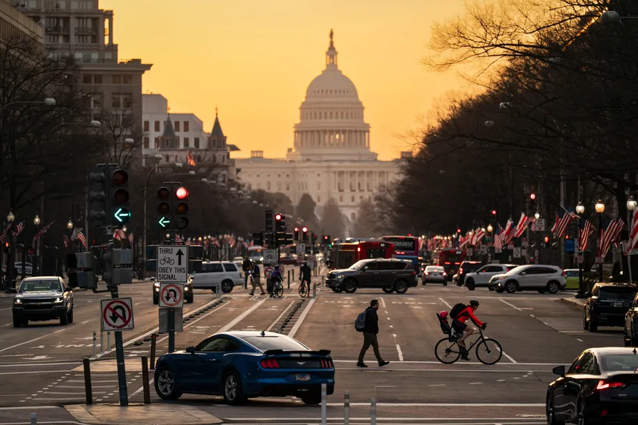 Moody’s hạ tín nhiệm quốc gia Mỹ khi nợ công vượt 36.000 tỷ USD