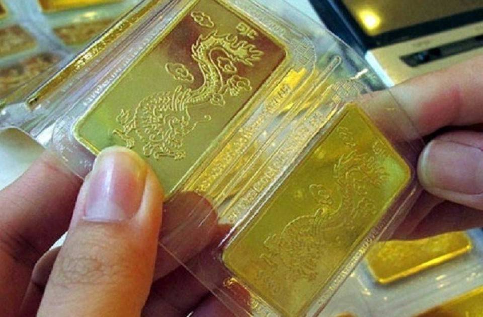 Giá vàng thế giới giảm mạnh, giá vàng trong nước “bay hơi” cả triệu đồng qua một đêm