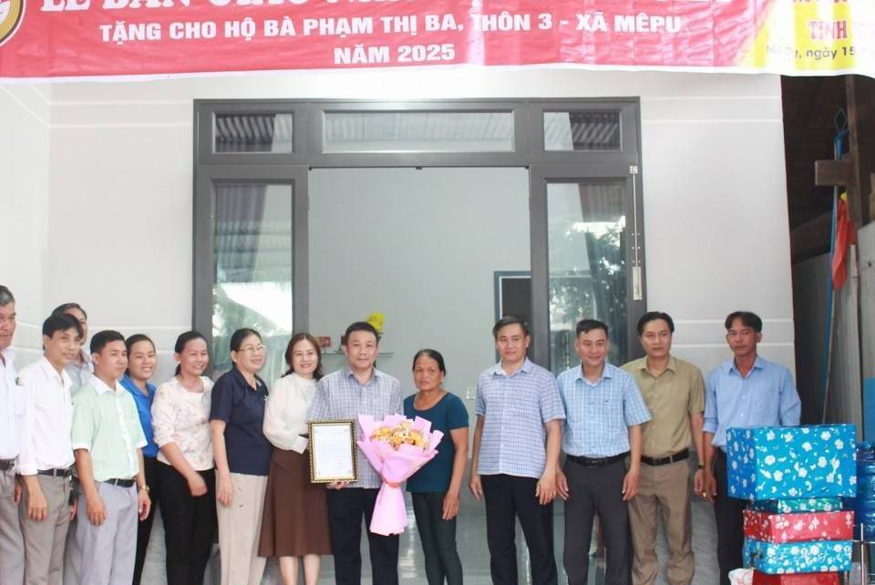 Công ty Xổ số Kiến thiết Bình Thuận trao 3 căn nhà "Đại đoàn kết" cho hộ dân có hoàn cảnh khó khăn