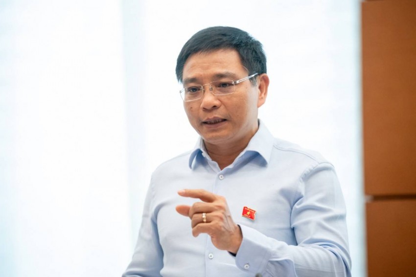 Bộ trưởng Tài chính Nguyễn Văn Thắng phát biểu ở tổ. Ảnh: