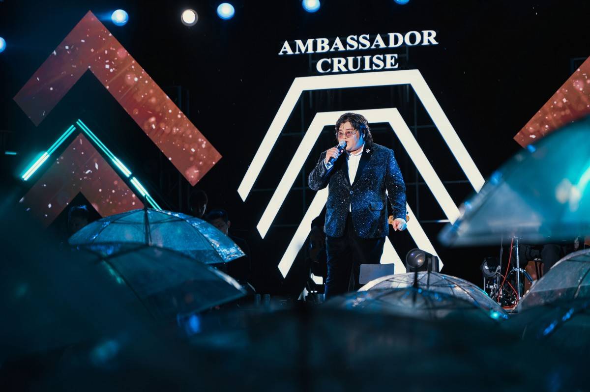 Ca sĩ Ôn Vĩnh Quang 