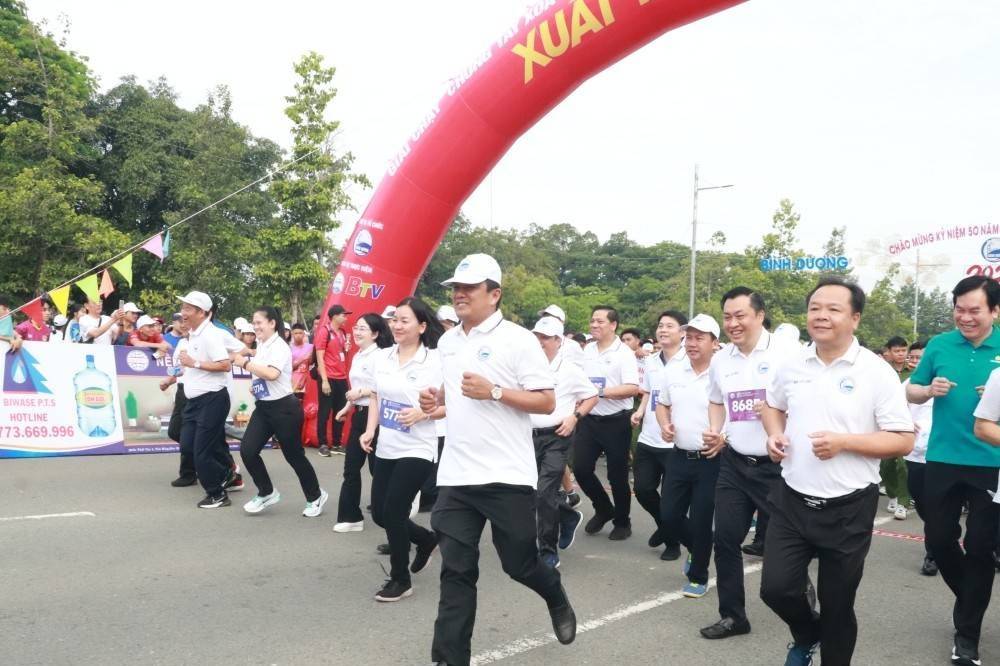 Vận động 27,5 tỷ đồng từ Giải chạy "Chung tay xóa nhà tạm, nhà dột nát trên địa bàn tỉnh Bình Dương năm 2025"
